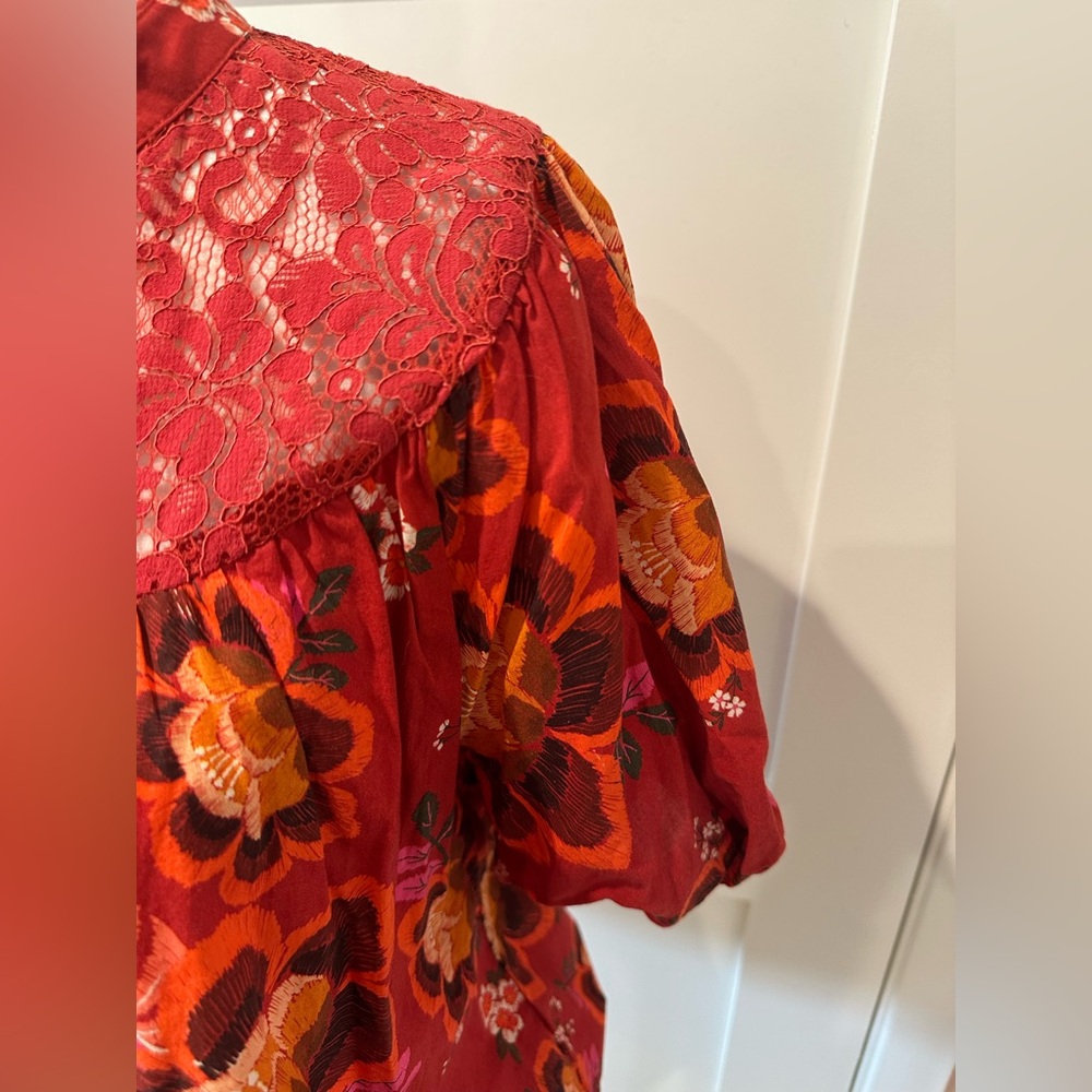 Farm Rio size small red cotton floral blouse with lace inset. Buttons, collar. - Picture 4 of 11